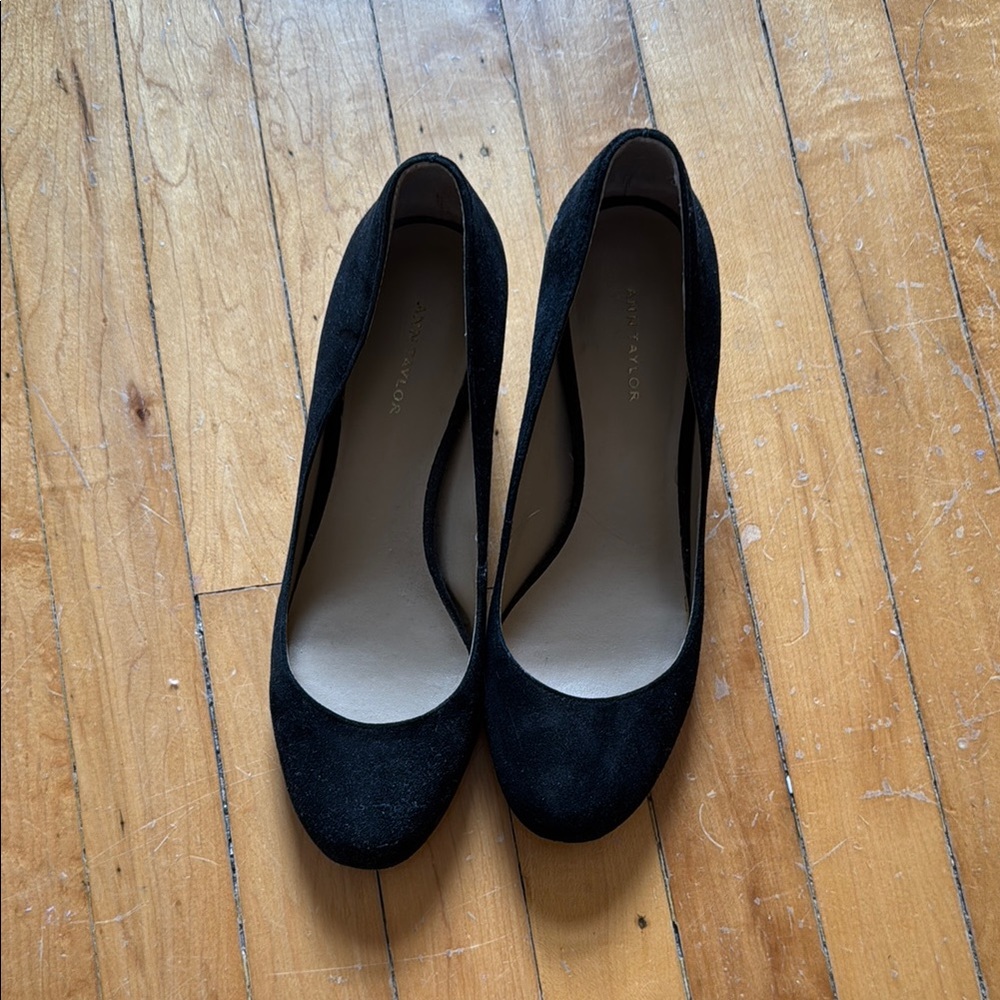 Ann Taylor Black Heels Classic Design